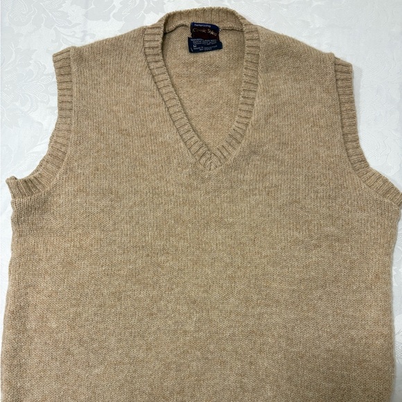 jcpenney Other - JCPenney Beige V-Neck Men's Sweater Vest